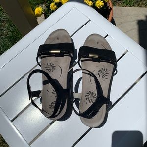 Abeo Bio System Catalina black suede platform sandals size 11